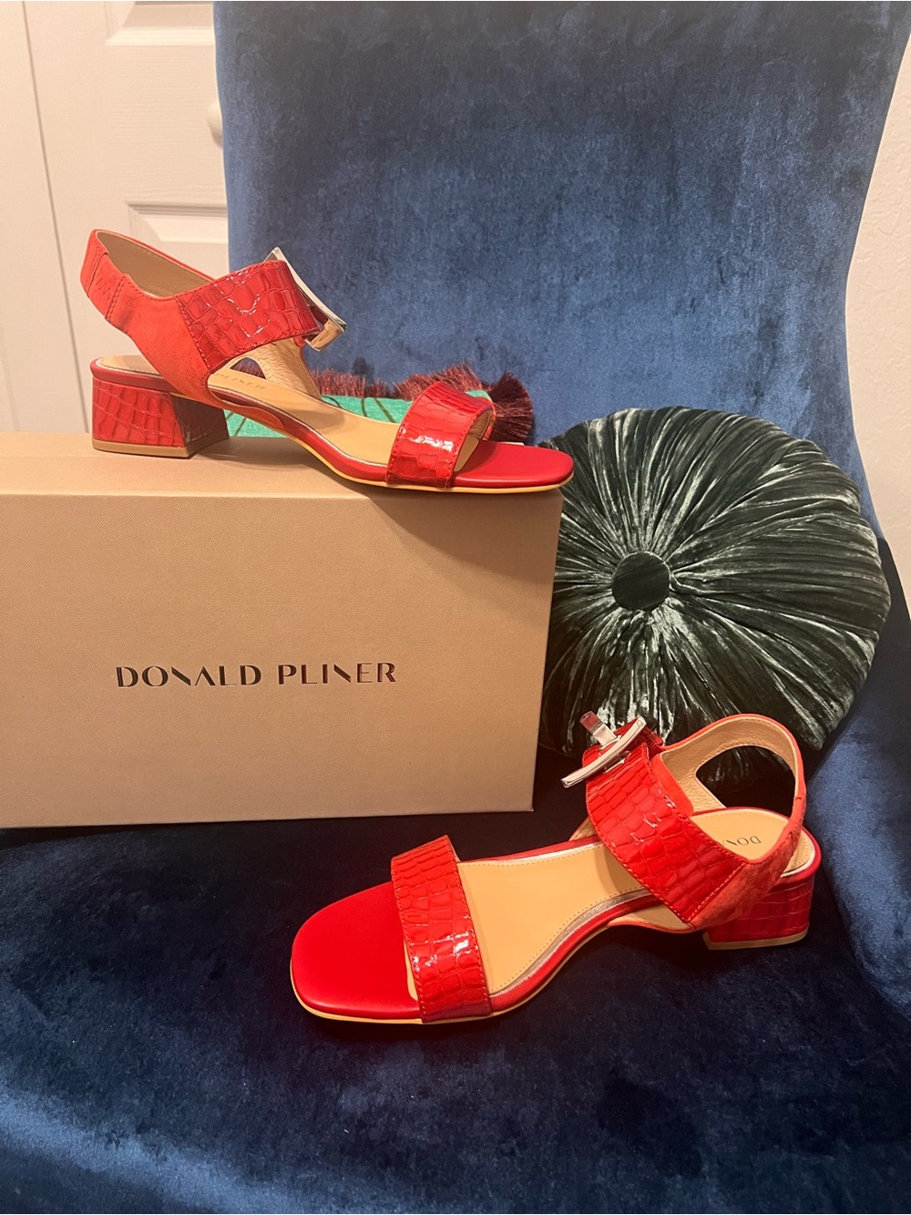 Donald Pliner VIXI66 Crocco Patent Sandals Tomato Red 9.5M NIB
